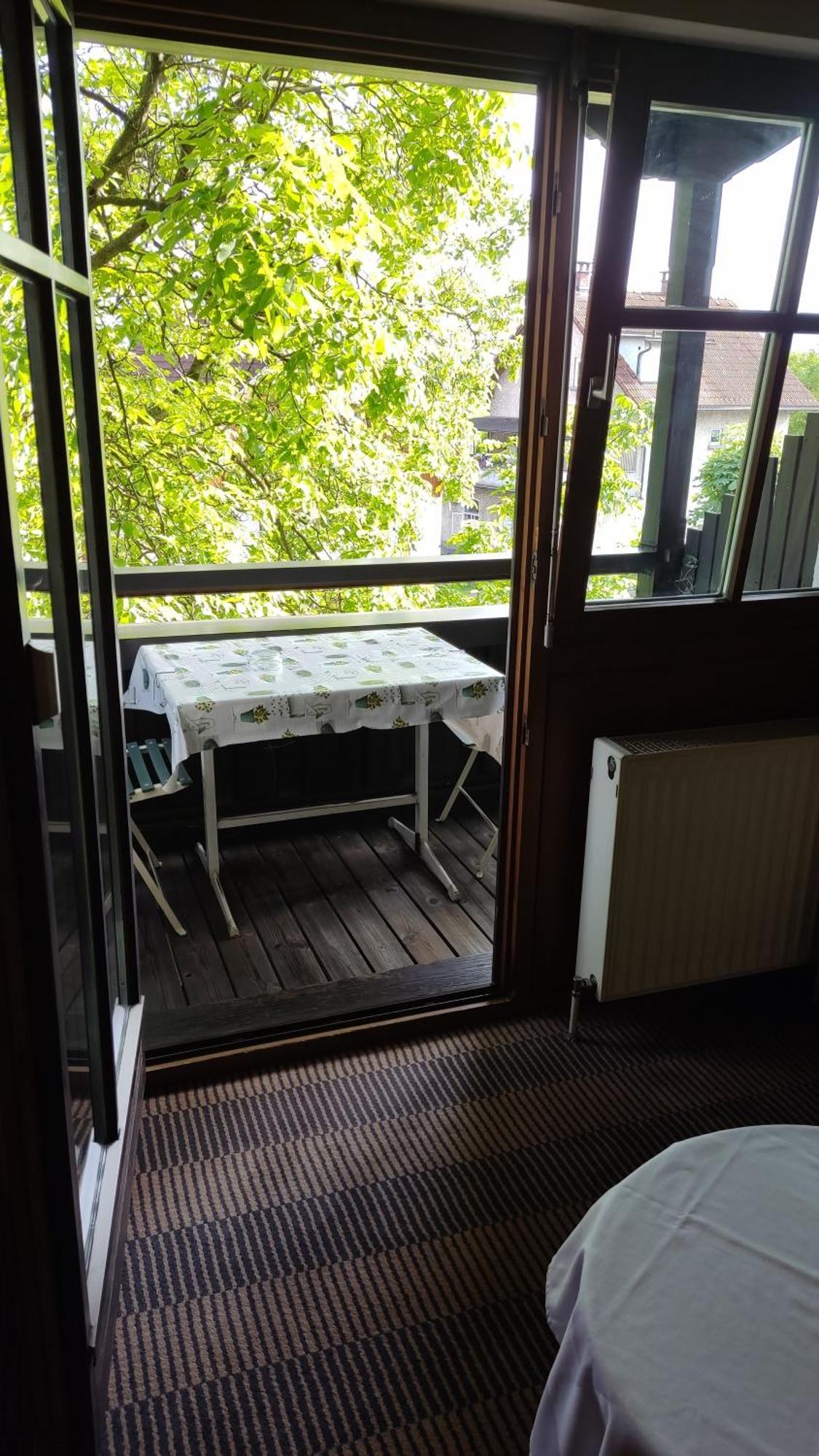 Hotel Gasthof Kroenele Lustenau Extérieur photo