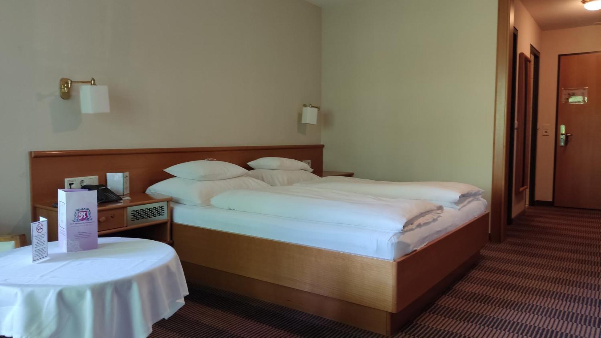 Hotel Gasthof Kroenele Lustenau Extérieur photo