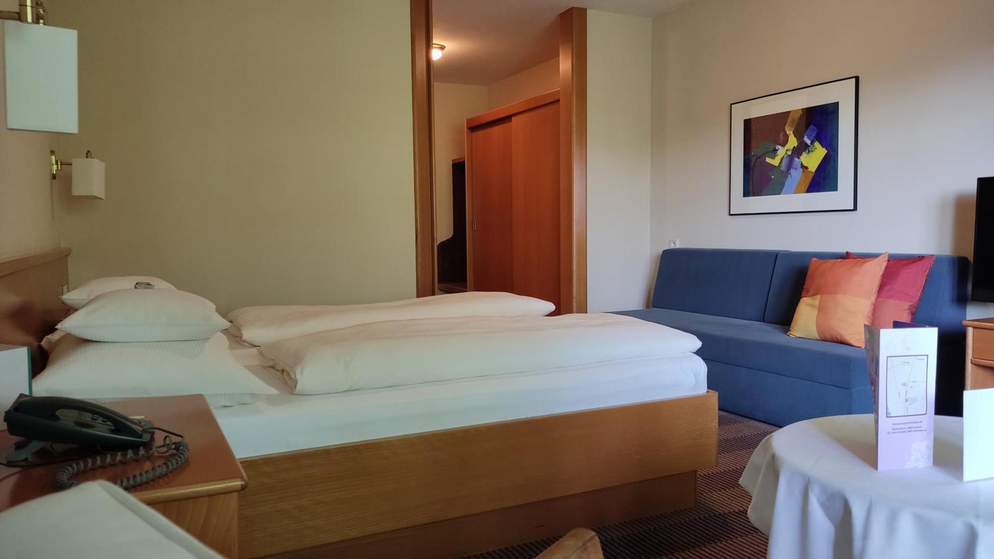 Hotel Gasthof Kroenele Lustenau Extérieur photo