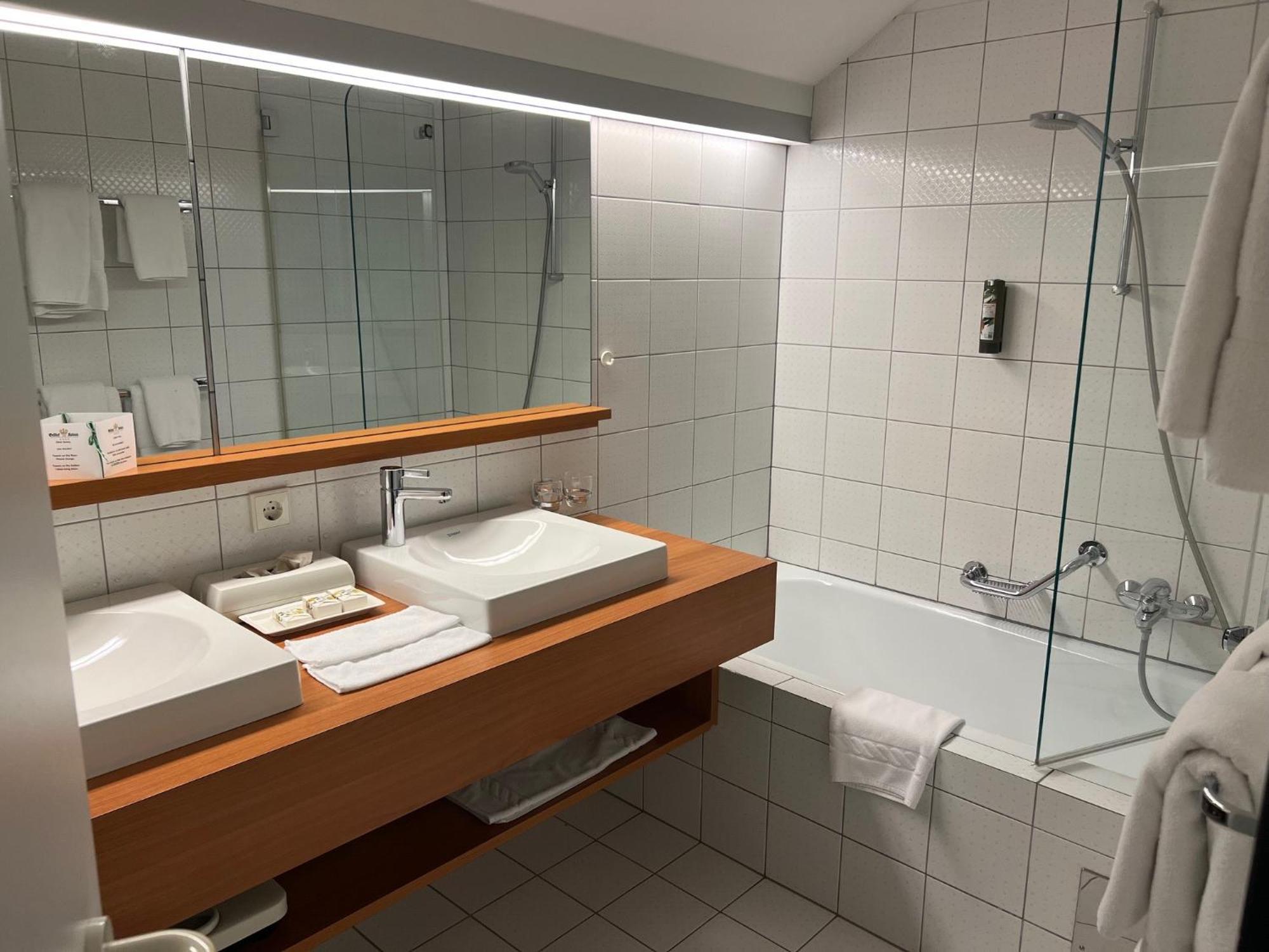 Hotel Gasthof Kroenele Lustenau Extérieur photo